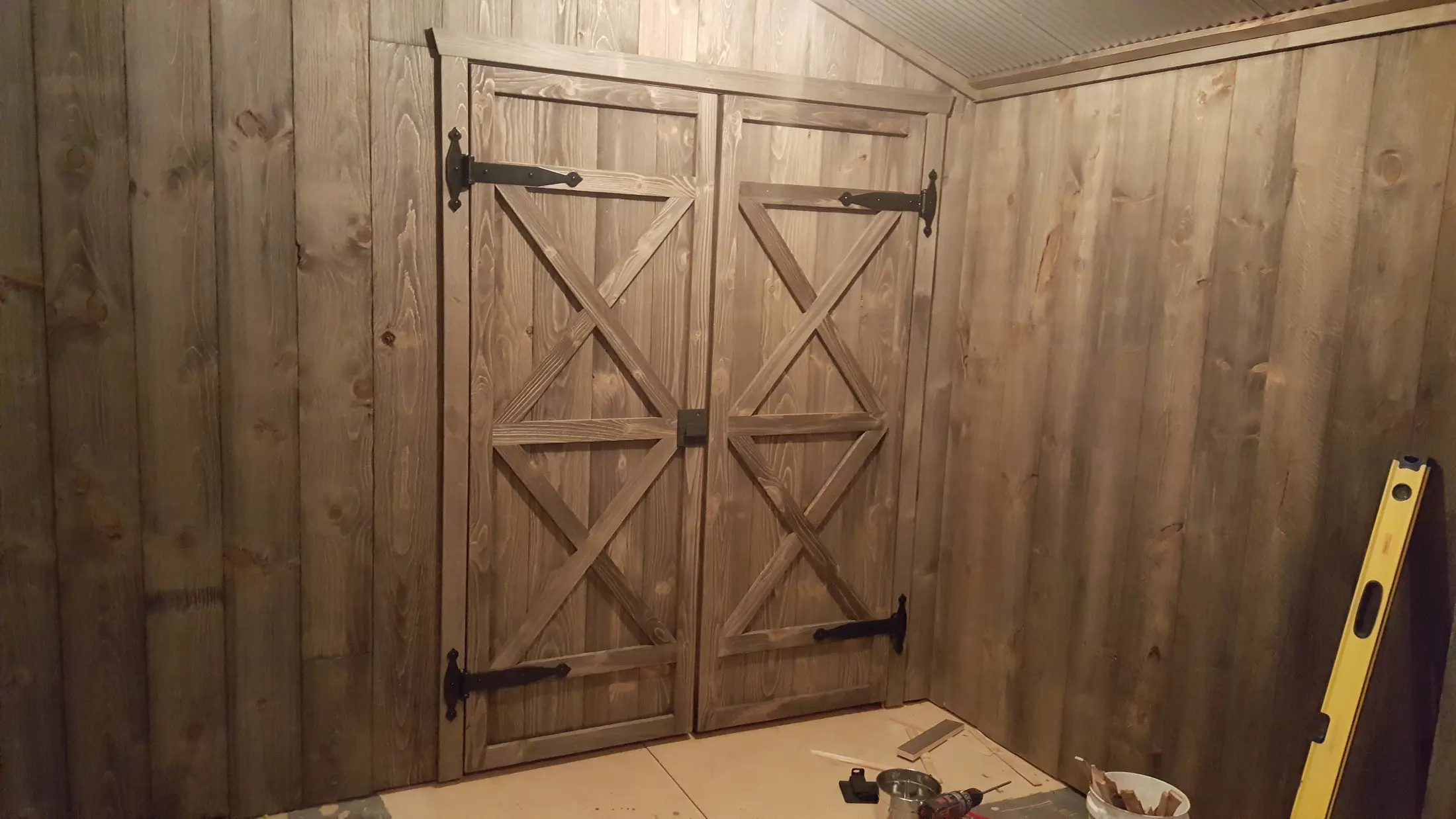 Prefinished reclaimed barnwood paneling